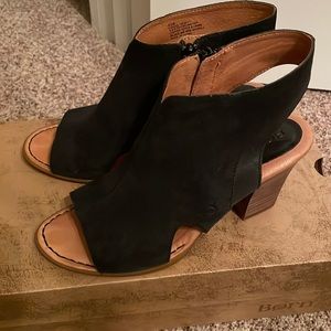Suede black sandal